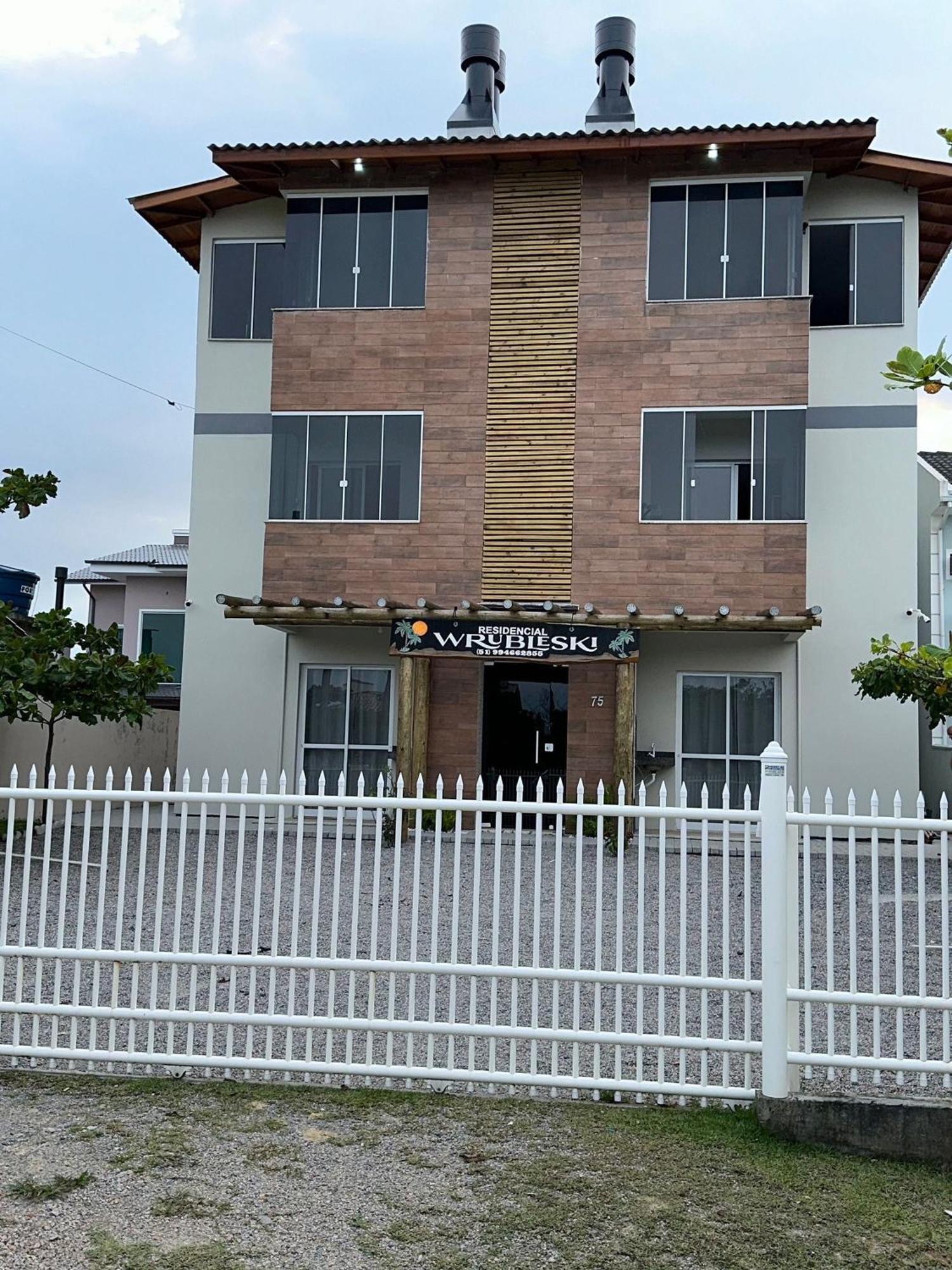 Residencial Wrubleski Sc 피녜이라 외부 사진