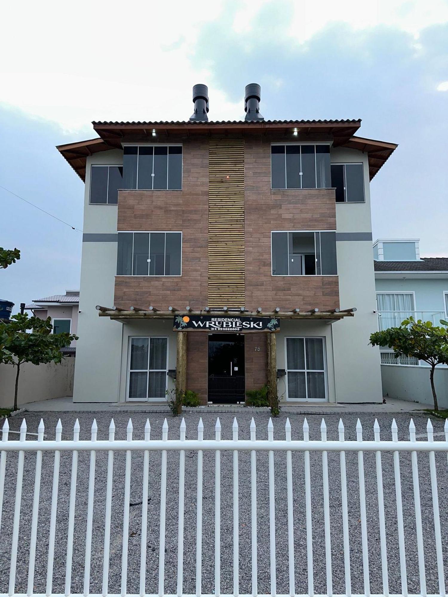 Residencial Wrubleski Sc 피녜이라 외부 사진