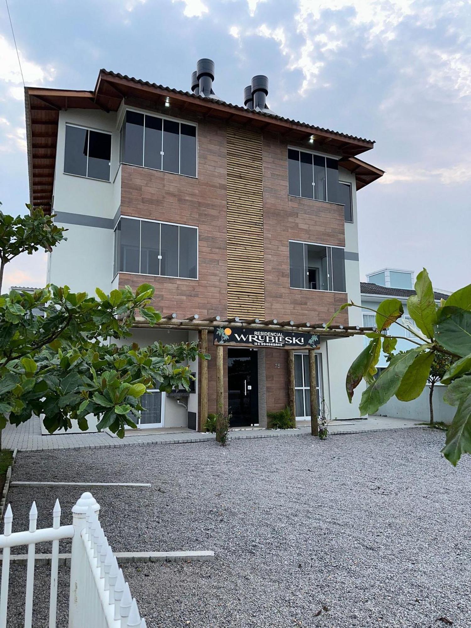 Residencial Wrubleski Sc 피녜이라 외부 사진