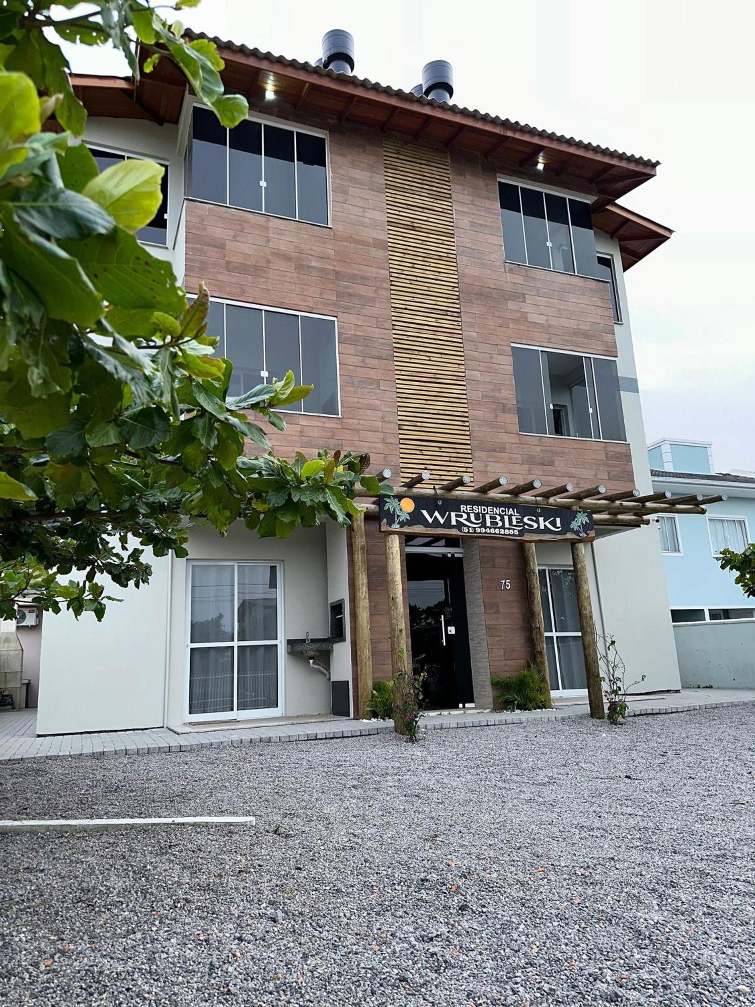 Residencial Wrubleski Sc 피녜이라 외부 사진