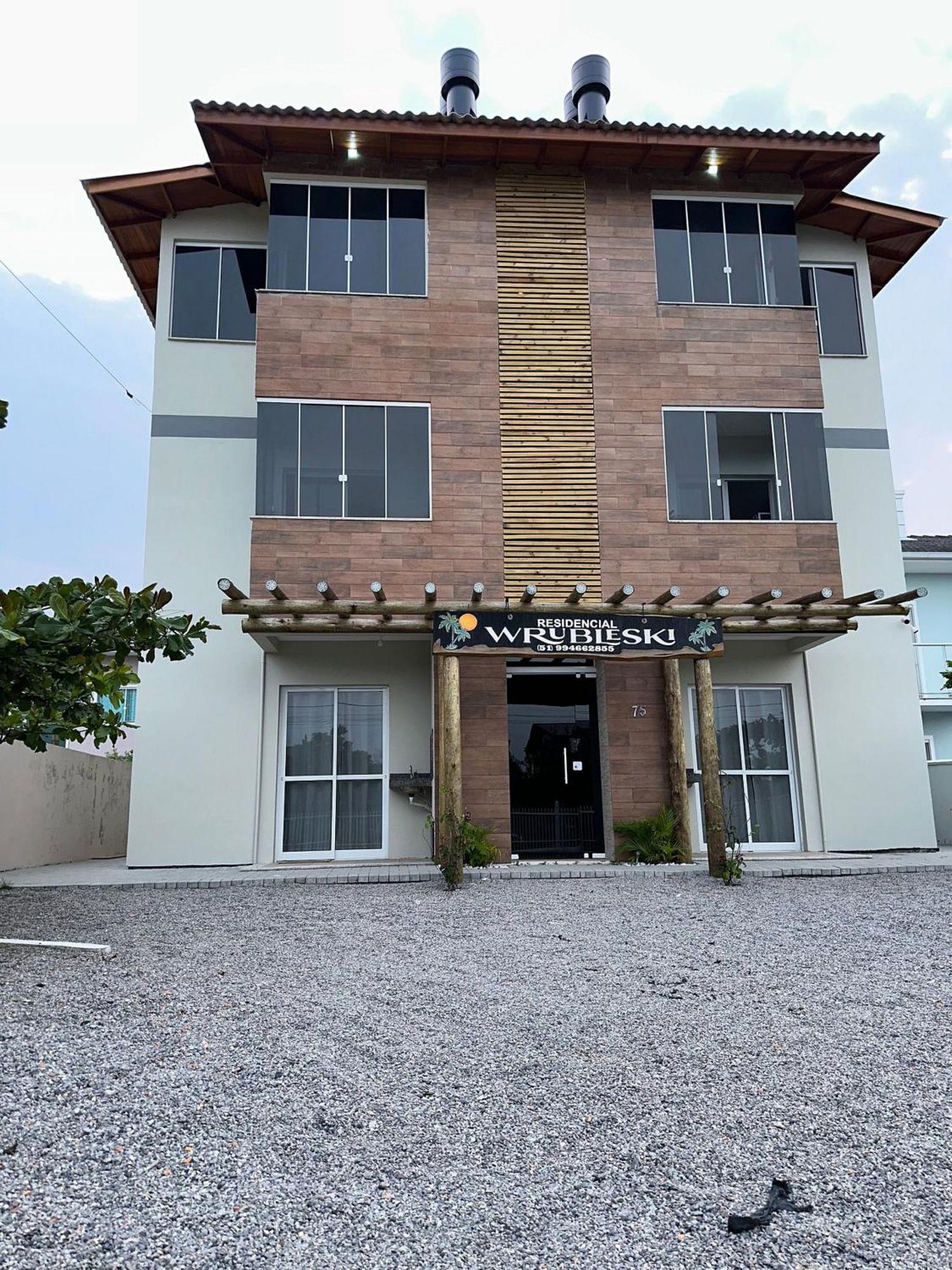 Residencial Wrubleski Sc 피녜이라 외부 사진